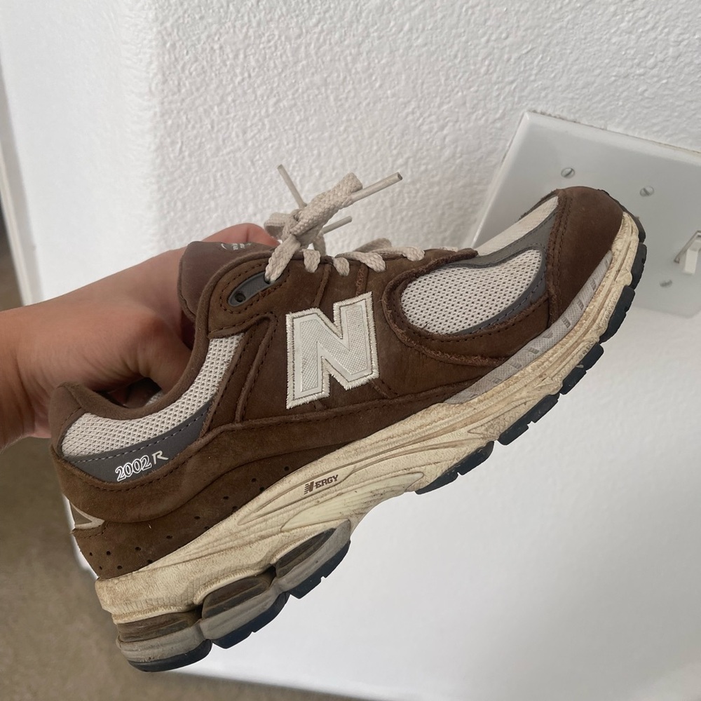 New  Balance Classic Brown and White Sneakers *PRE LOVED*